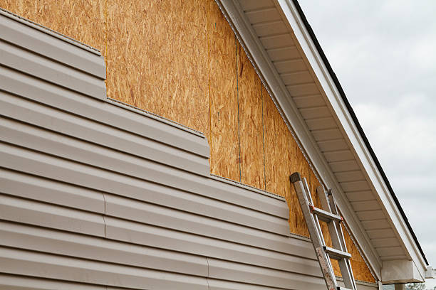 Professional Siding Repair technician working in Uniontown, OH